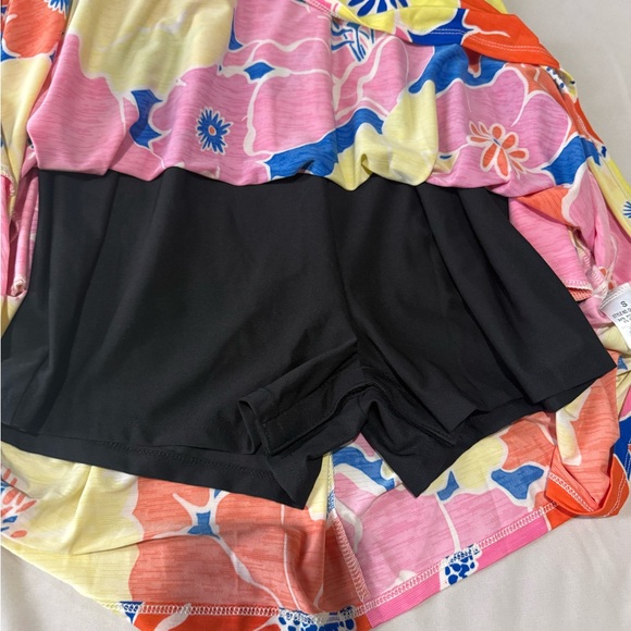 S Floral Multicolor Dress with shorts! 🐣 - Picture 4 of 8